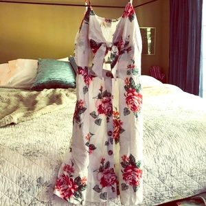 Flower Dress w/font little cutout
